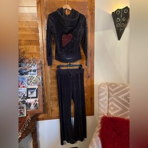 Twisted Heart Velour Sweatsuit w/ Crystal Embellishment on the Back Sz M